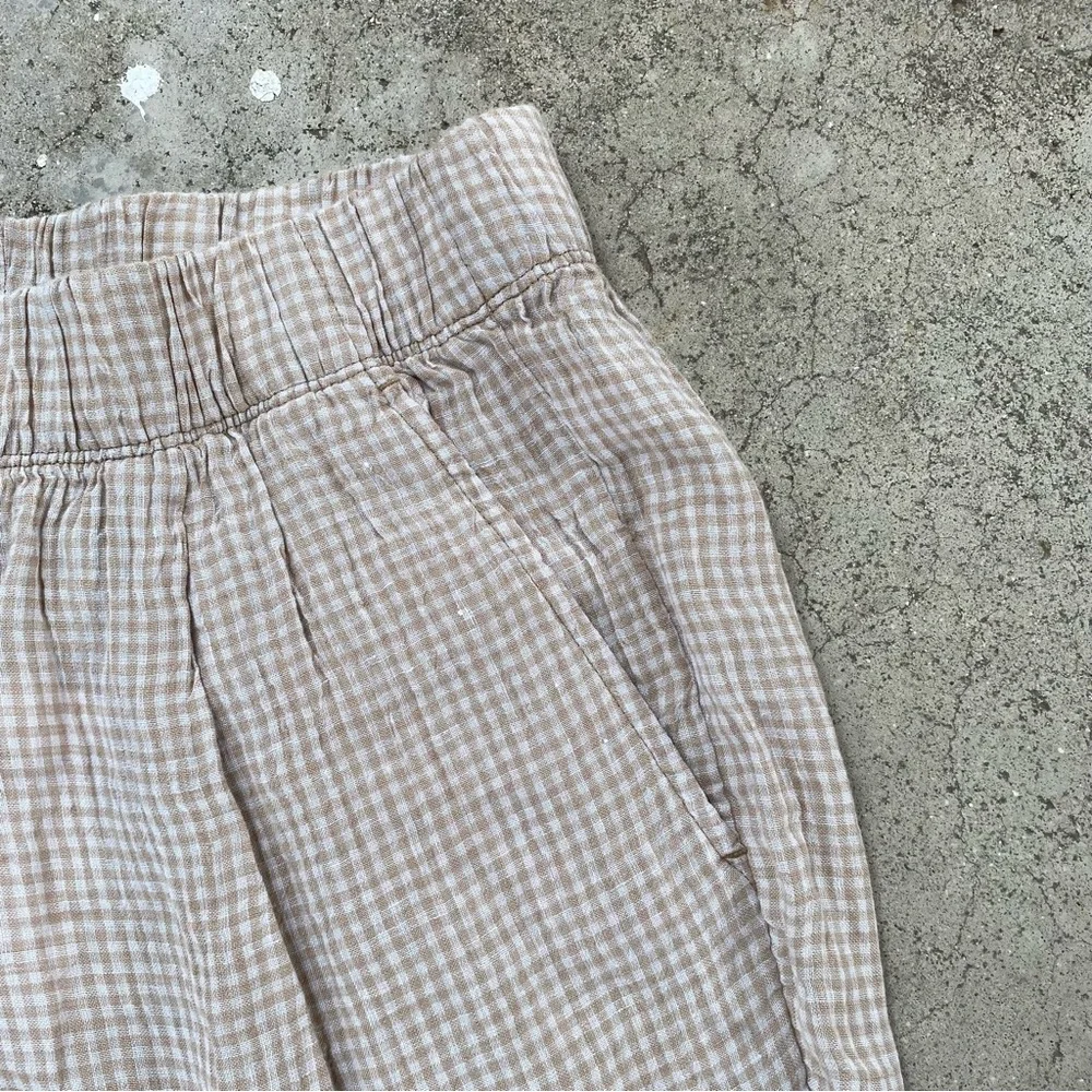 Eileen Fisher | Puckered Organic Linen Tapered Pant - Picture 9 of 13